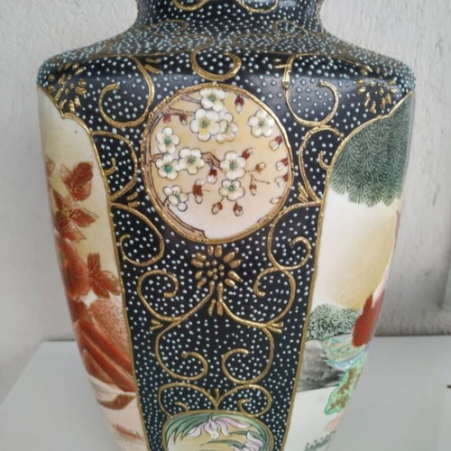 Satsuma Japanese handmade vase like new