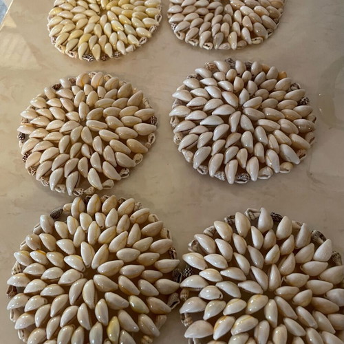 Coaster set of 6 made of shells like new