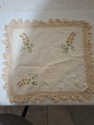 Embroidered doily like new, beige 30×30 cm