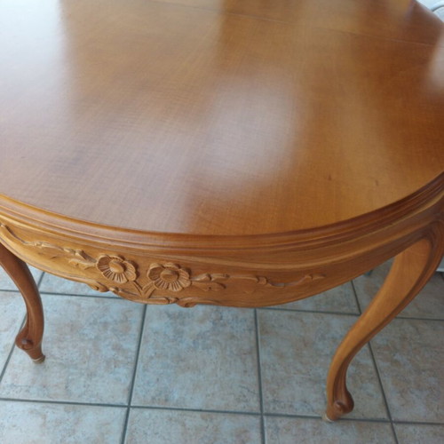 Wooden dining table like new, extendable 1.5-2m