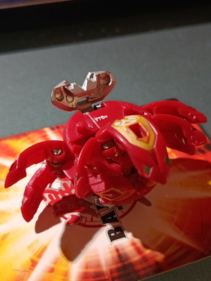 Bakugan Phosphos Red Pyrus figure