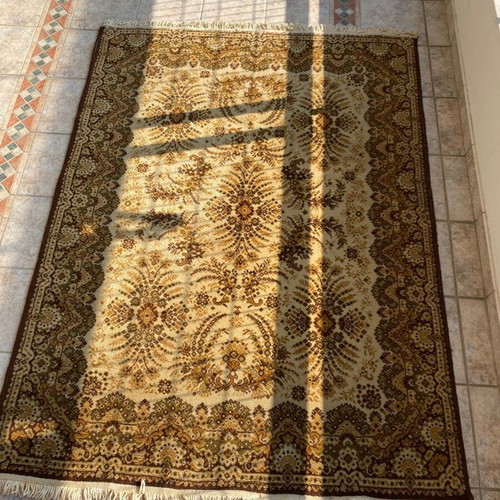 Small rug 1.95x1.50 like new
