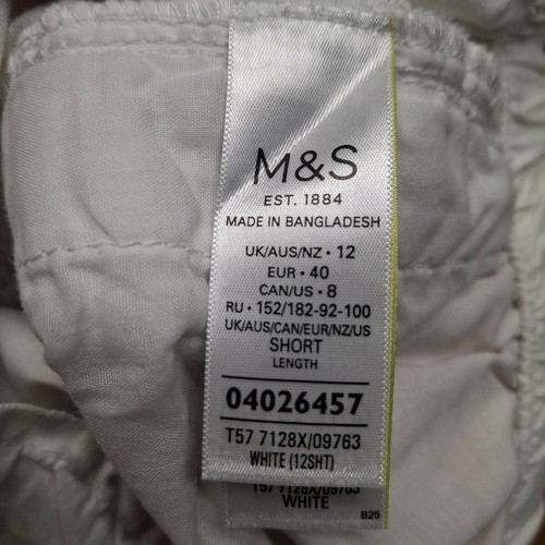 Marks & Spencer short pants like new with pockets, white multicolor