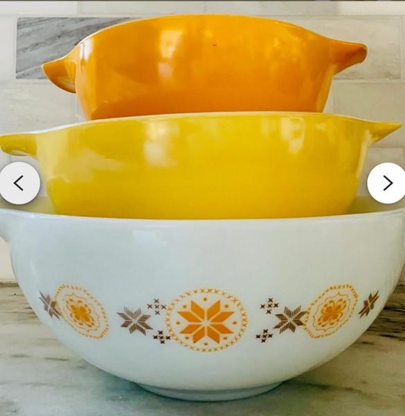 vintage Set of 3 bowls Pyrex , Made in Usa. 1960 . Amazing condition!