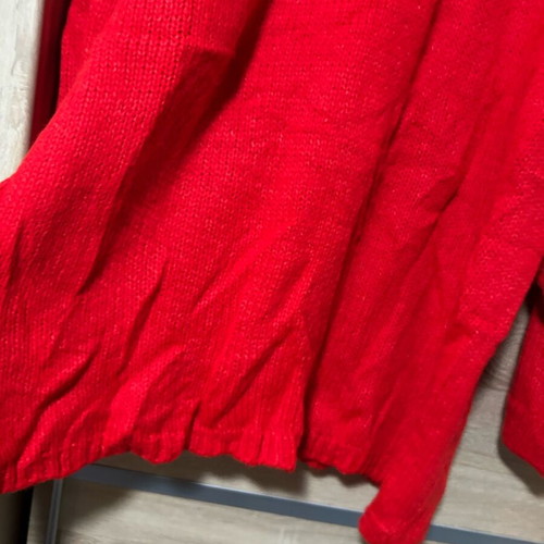 Thick knitted sweater new, red