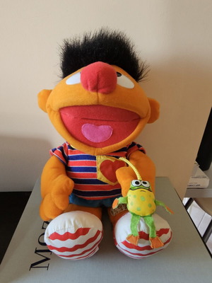 Κούκλα Sesame Street Fisher δεκαετίας 1990 σαν καινούργιο χωρίς μηχανισμό