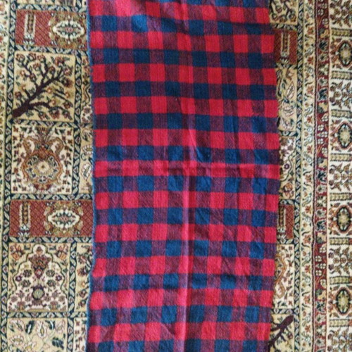 Velentza floor rug like new, wool rustic design 1.20 x 53