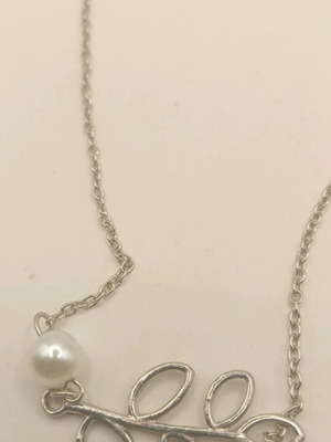Women's necklace new, beautiful and elegant