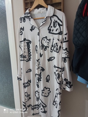 Maternity Nightgown with Buttons like new, black and white, XL