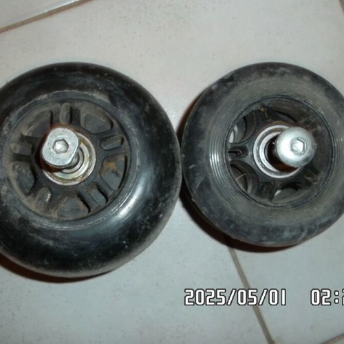 Skate wheels used, set of 4, one double, functional