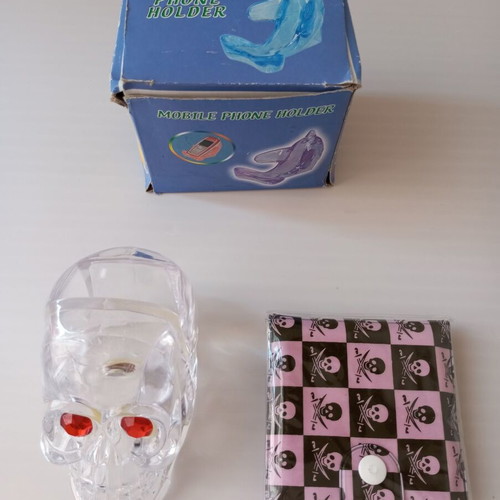 Goth wallet with skulls new, decorative skull stand gift