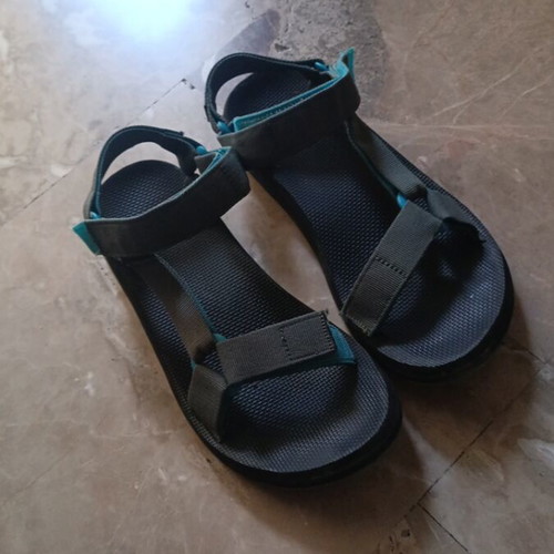 Teva sandals size 42 like new, multicolor