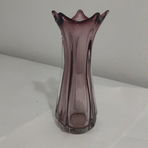 Crystal vase like new, purple burgundy
