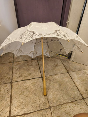 Wooden umbrella with lace decoration, 60cm