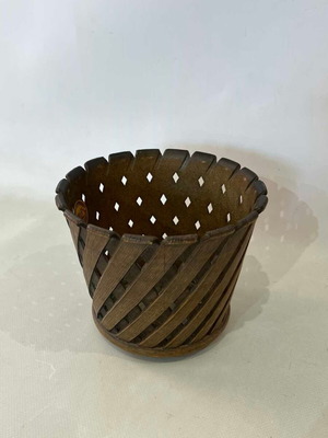 Vintage plastic flower pot used 14x17