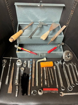 Toolbox with tools used, pack