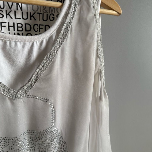 Toi&Moi blouse like new, white with silver details, size M