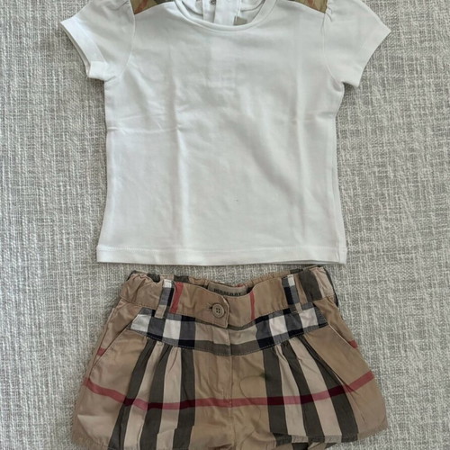 Burberry baby clothing set size 6 months like new