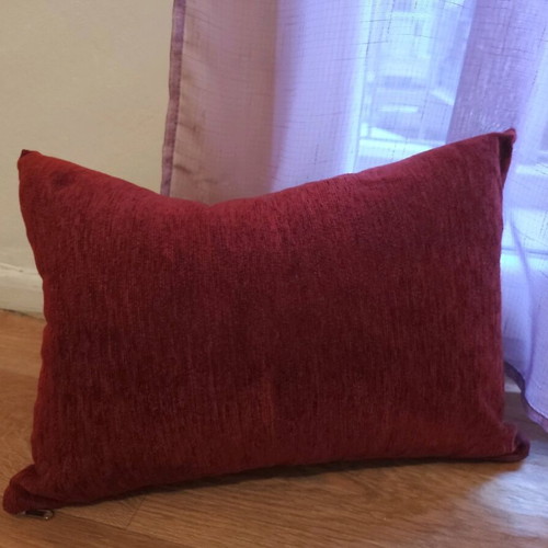Decorative red pillow like new, 30 x 44 cm