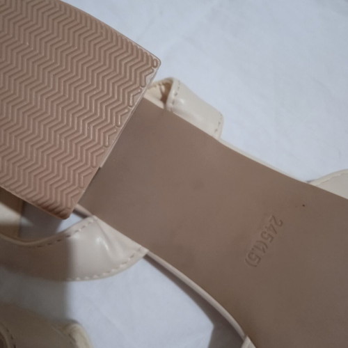 Leather sandals new, beige, size 39