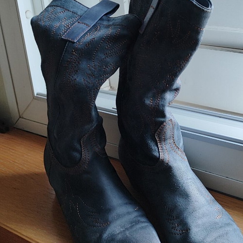 Cowboy suede boots blue with embroidery like new, size 39