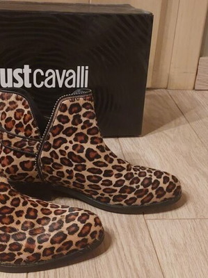 ΑΥΘΕΝΤΙΚΑ μποτάκια Just Cavalli animal print μόνο 95 ευρώ!!!