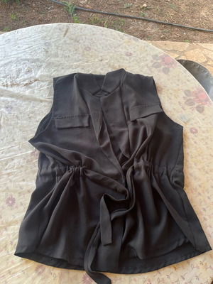 Women's blouse like new, size M, black
