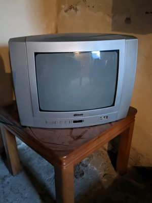 Funai TV 14 ιντσών μεταχειρισμένο με τηλεκοντρόλ και αποκωδικοποιητή SCART