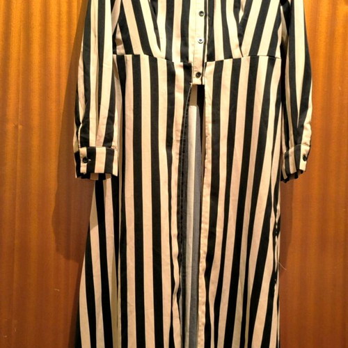 Women's shirt used with vertical stripes in beige and black