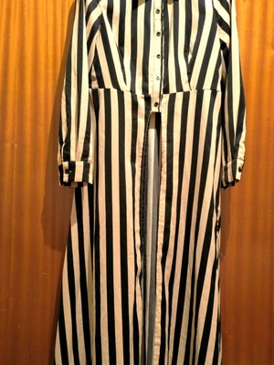 Women's shirt used with vertical stripes in beige and black