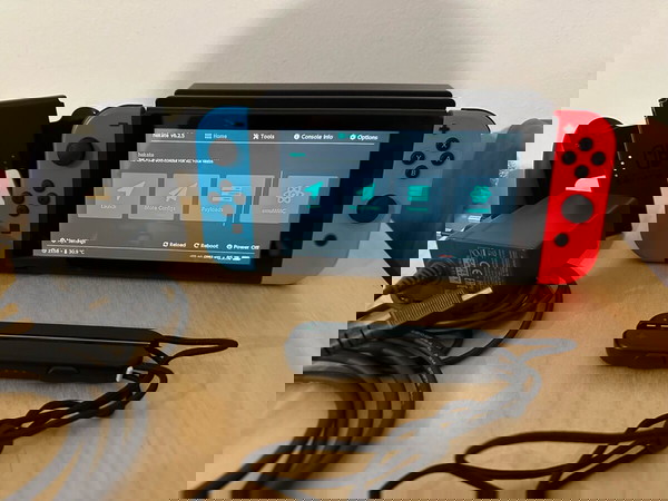 Nintendo Switch cfw με εγκατεστημένο modchip και custom firmware