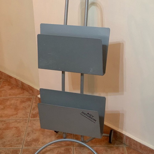 Metal magazine rack used with two storage levels, Italian