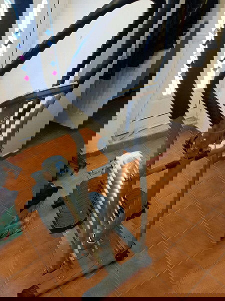 ελλειπτικό μηχάνημα γυμναστικής