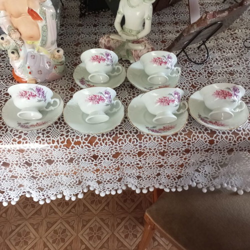Porcelain serving set with romantic pink flower design, 6 pieces like new