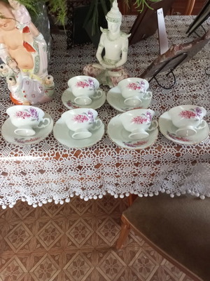 Porcelain serving set with romantic pink flower design, 6 pieces like new