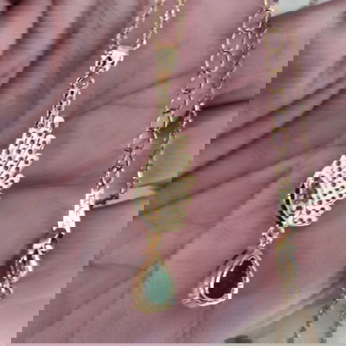 Κολιέ ατσάλινο χρυσό με δάκρυ σμαράγδι και φτερό αγγέλου καινούργιο