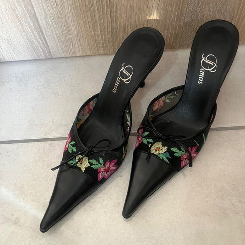 Danos embroidered leather heels like new, size 38.5, black