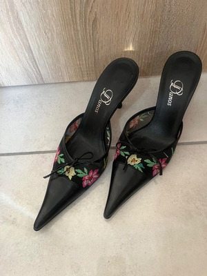 Danos embroidered leather heels like new, size 38.5, black