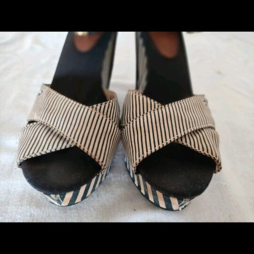 Tommy Hilfiger ladies canvas platform shoes used, size 37, navy blue and cream
