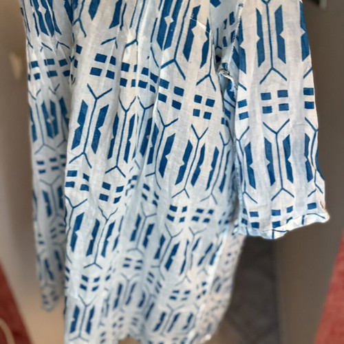 Raj Fashion women's shirt like new, 100% cotton, geometric print