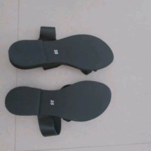 Love Shoes women's black flat sandal size 35 new