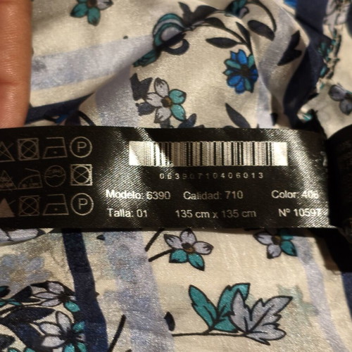 Massimo Dutti floral scarf like new, large 135×135 cm