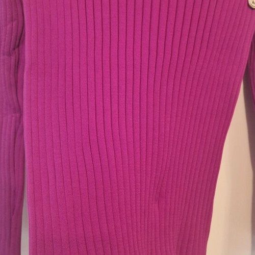 Knitted sweater magenta like new, one size, elastic