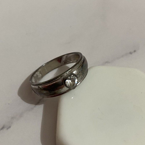 Silver ring with heart-shaped strass used