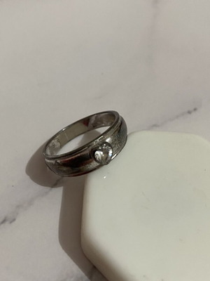 Silver ring with heart-shaped strass used