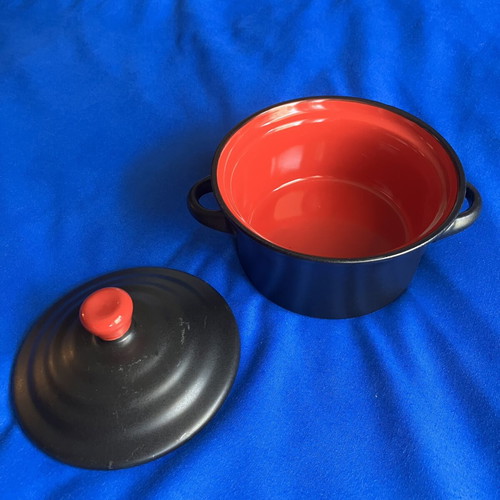 Ceramic baking set with square baking dish and round pot with lid