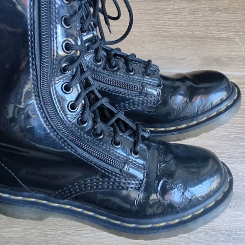 Dr. Martens leather patent boots used with 2 zippers size 37