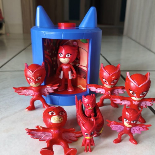 Pjmask Owlette Headquarters playset like new with 2 figures and 6 gifts
