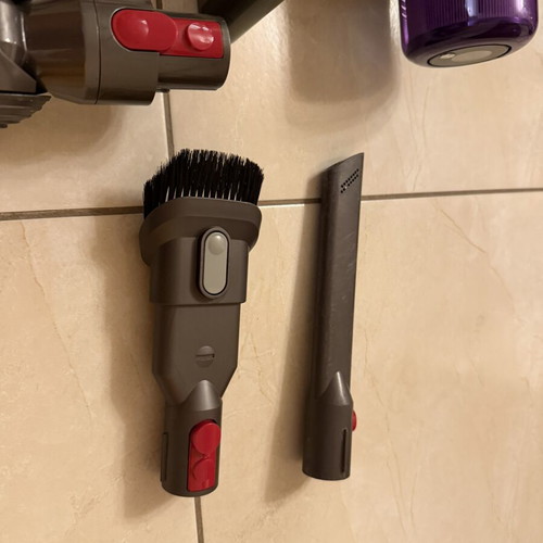 Dyson V11 (SV17) cordless vacuum with removable battery like new, 4 attachments