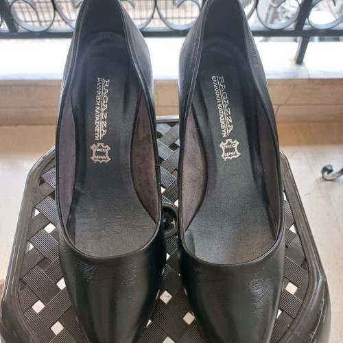 Ragazza leather pumps size 39 like new, black